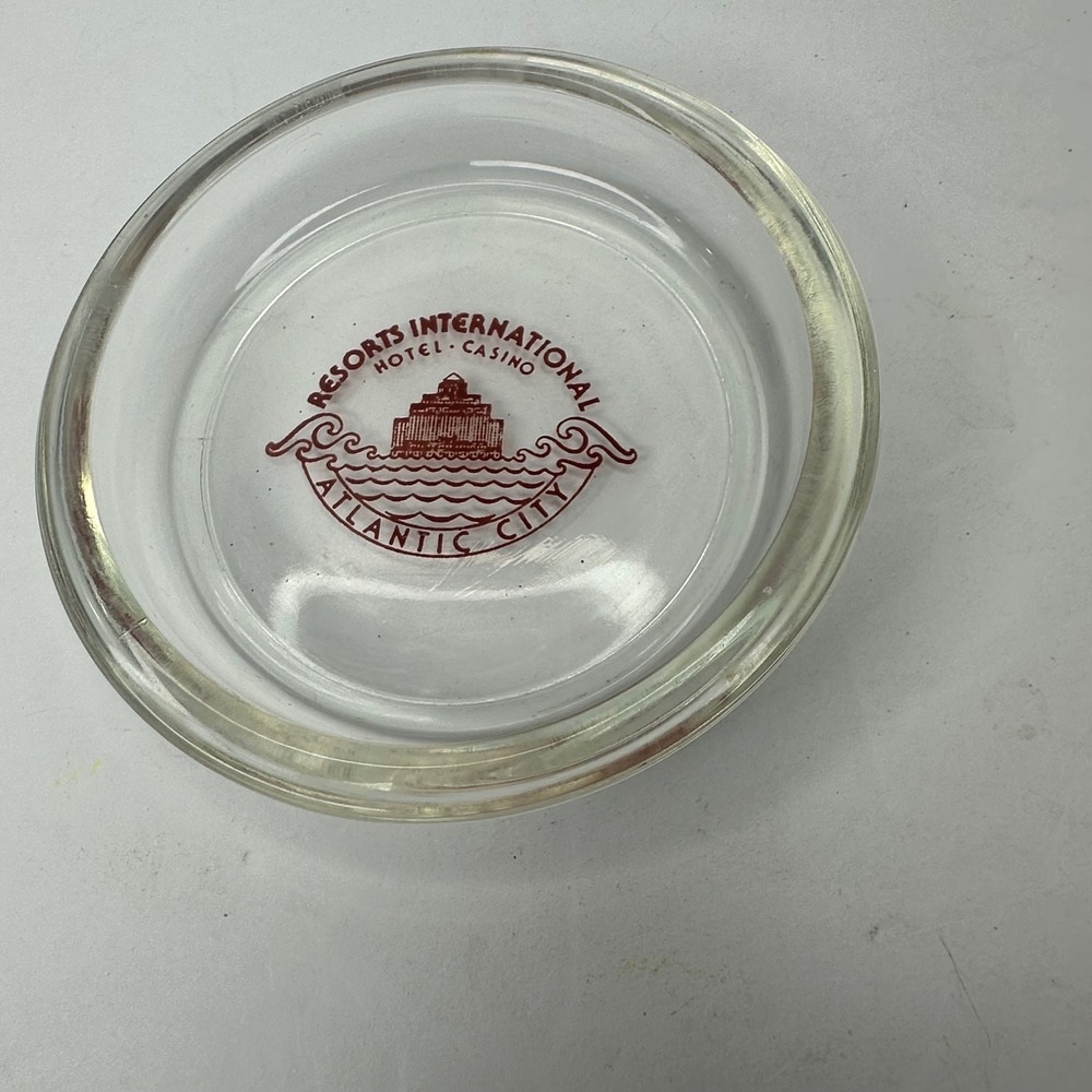 Vintage Resorts International Hotel Casino Atlantic City Glass Ashtray Clear Red